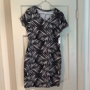 Women’s brand new Old Navy V-neck dress, size M